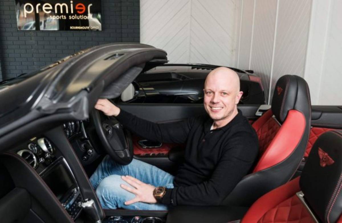 ¡Increíble! Ha vendido más de 100 autos de lujo por WhatsApp a los cracks de Inglaterra