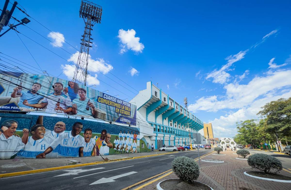 ¿Quién es la hermosa señorita de la Cruz Roja? mundialista y Batman se hacen presentes en el derbi Real España vs Marathón