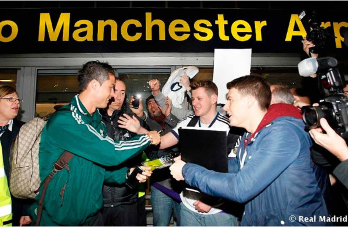 El Madrid viajó con toda la plantilla blanca a Manchester.