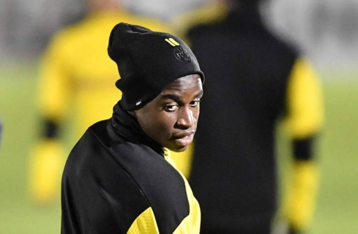 ¡Encerró a su ex novia en su cuarto y revelan los motivos! Moukoko, jugador del Dortmund de 16 años y su escándalo