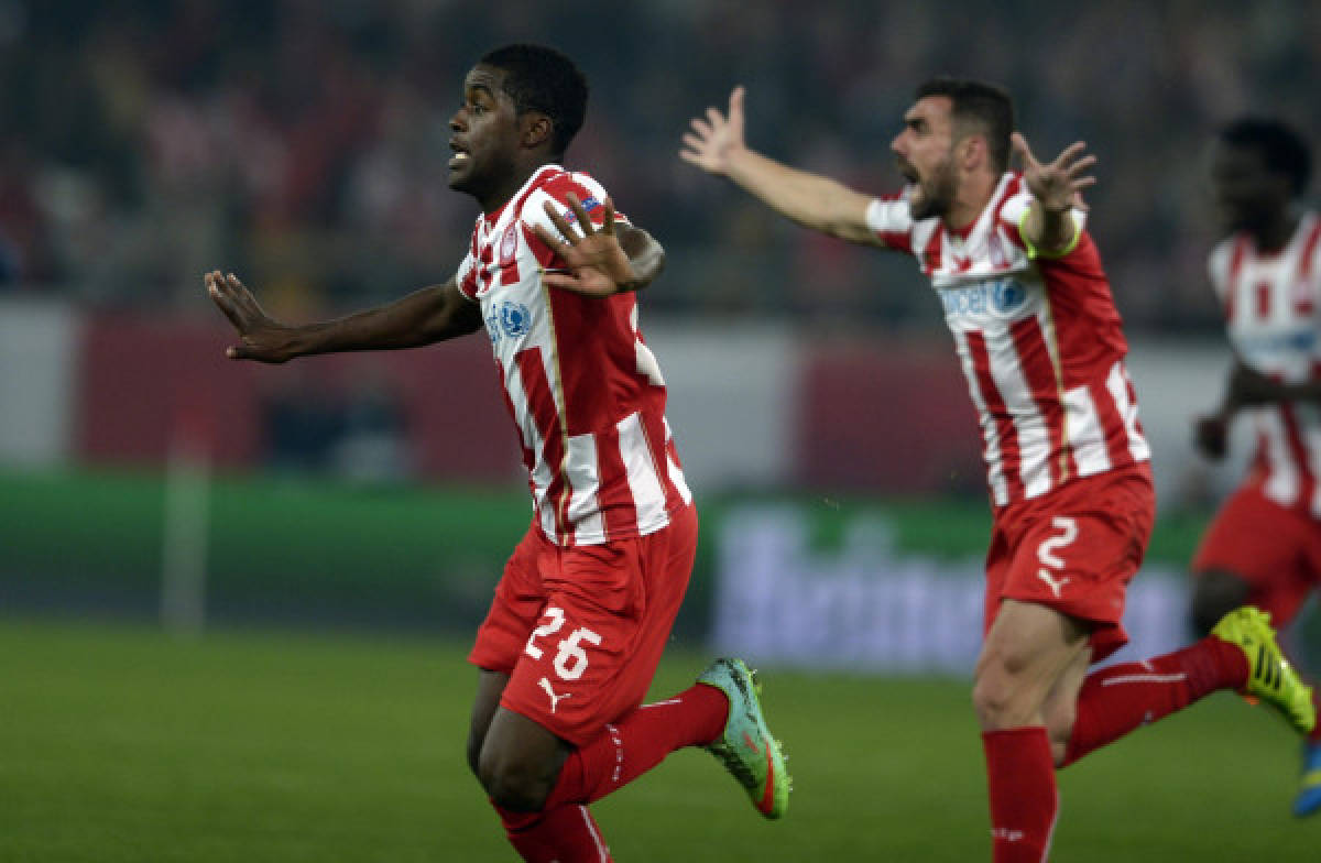 Olympiacos gana 2-0 y deja en coma al Manchester United
