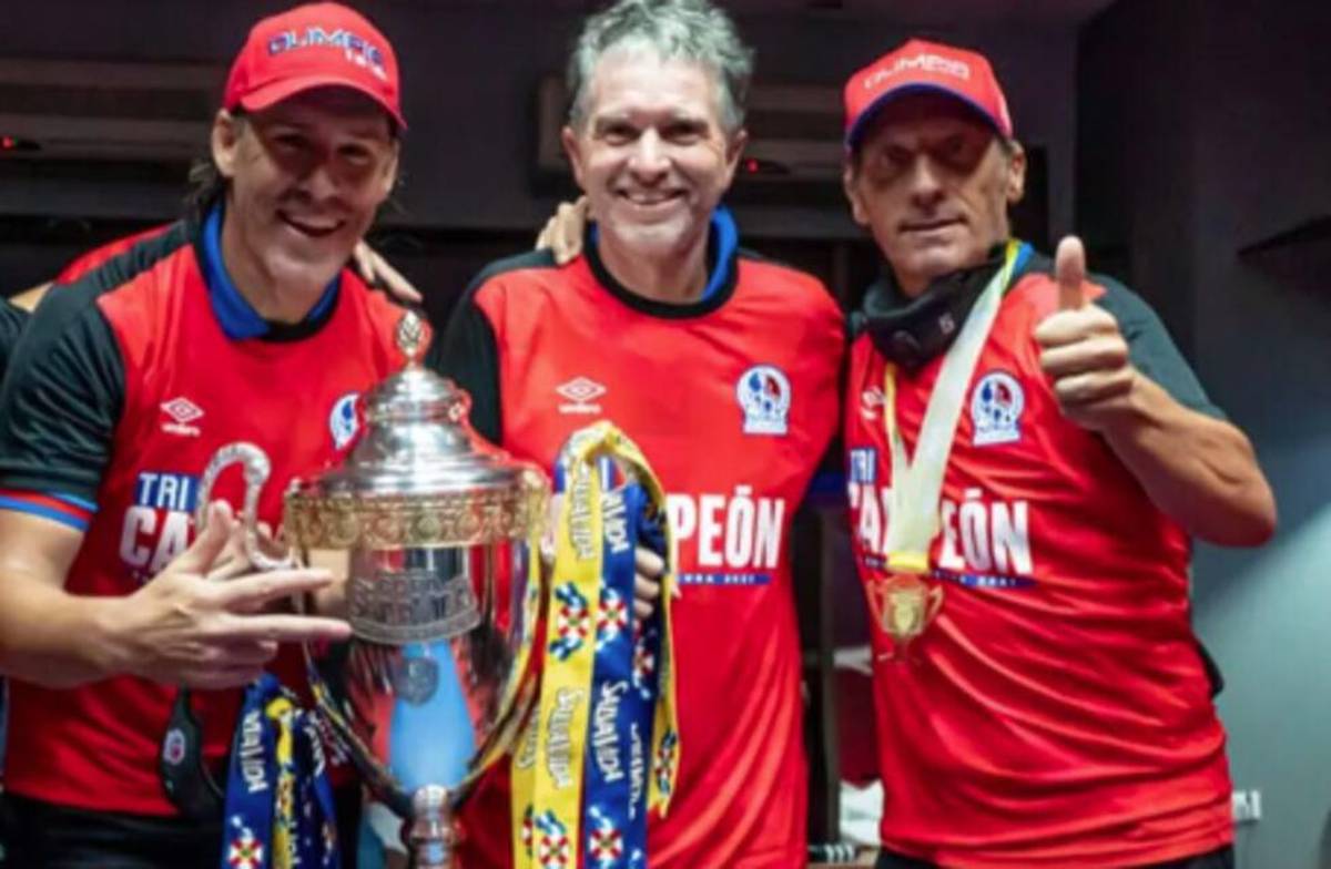 Mercado de fichajes en Honduras: Olimpia tiene un plan tras la salida de Pedro Troglio y catracho viajó a Europa