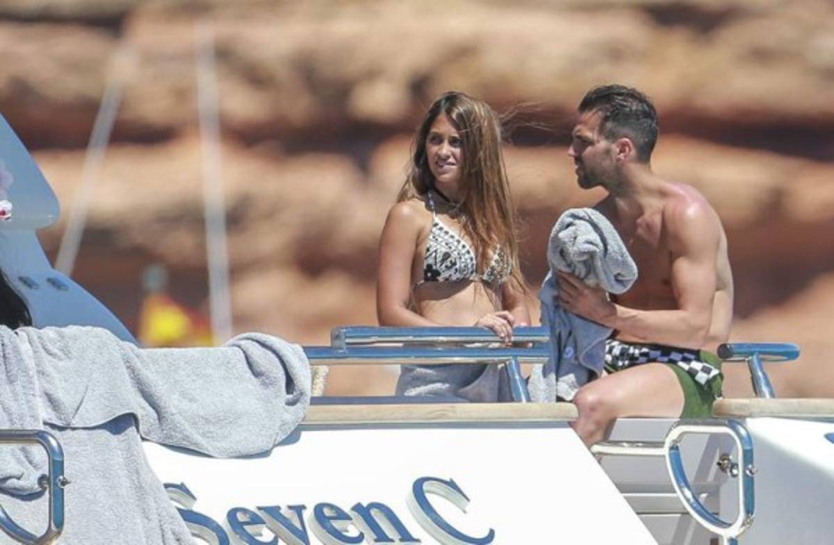 Las espectaculares vacaciones de Messi, Fábregas y Suárez con sus bellas mujeres