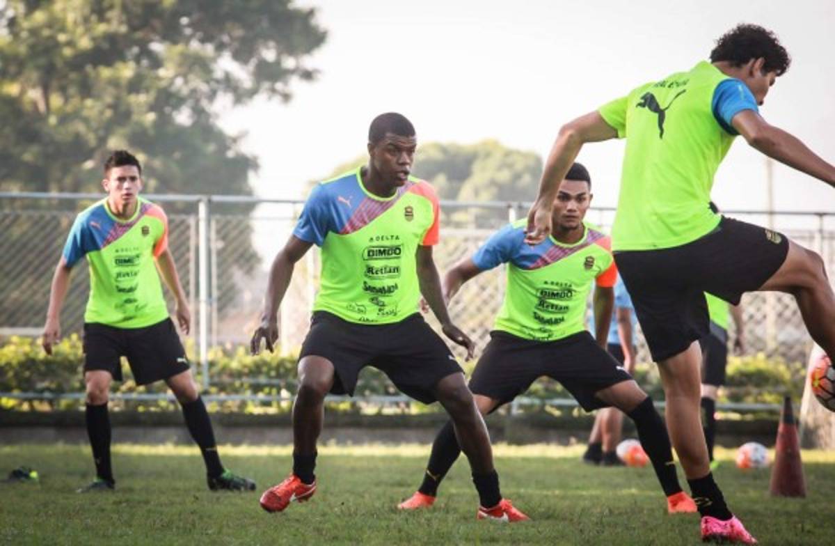 Así fue el primer día de trabajo del venezolano Cásseres