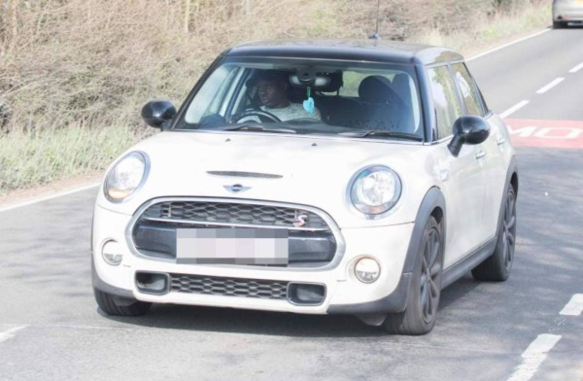 Los autos más humildes que poseen algunos futbolistas estrellas