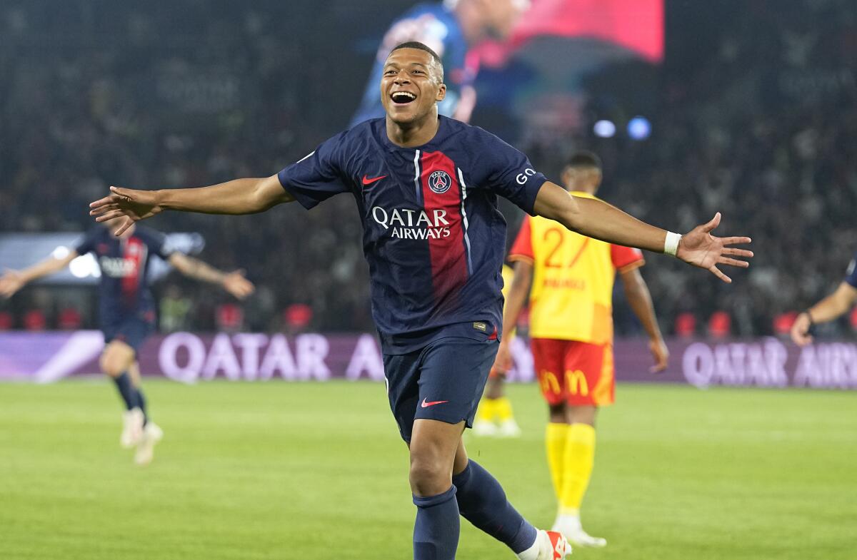 Kylian Mbappé es el máximo goleador de la presente liga francesa con 18 tantos.