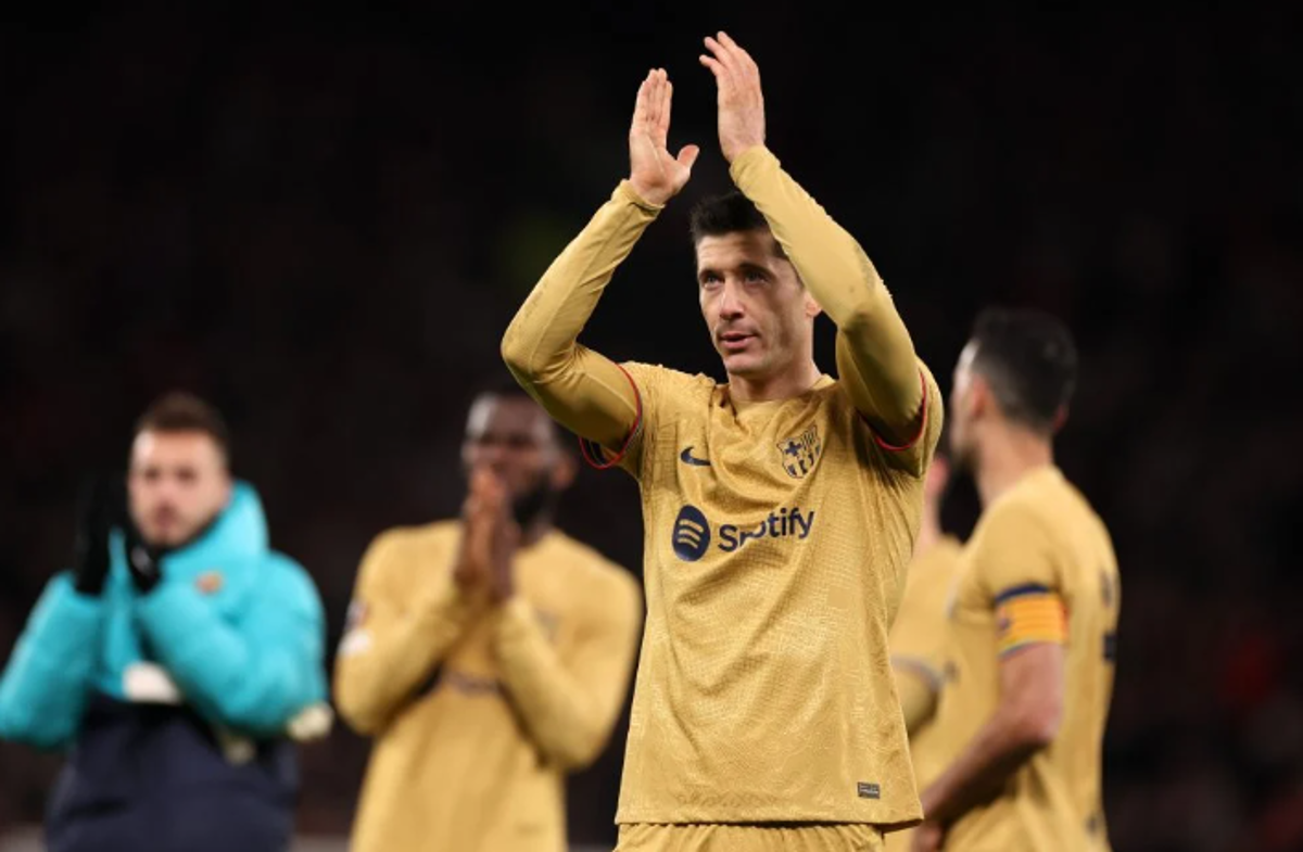 Tensión en el vestuario del Barcelona tras el fracaso: la bronca de Lewandowski con un compañero y la reacción de Xavi