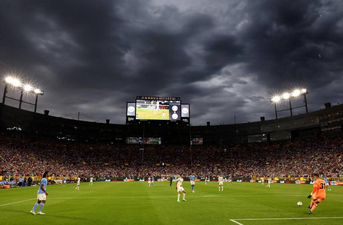 NO SE VIO EN TV: La verdadera melena de Haaland, el consejero y el intruso que entró sin ropa en el Manchester City-Bayern Múnich