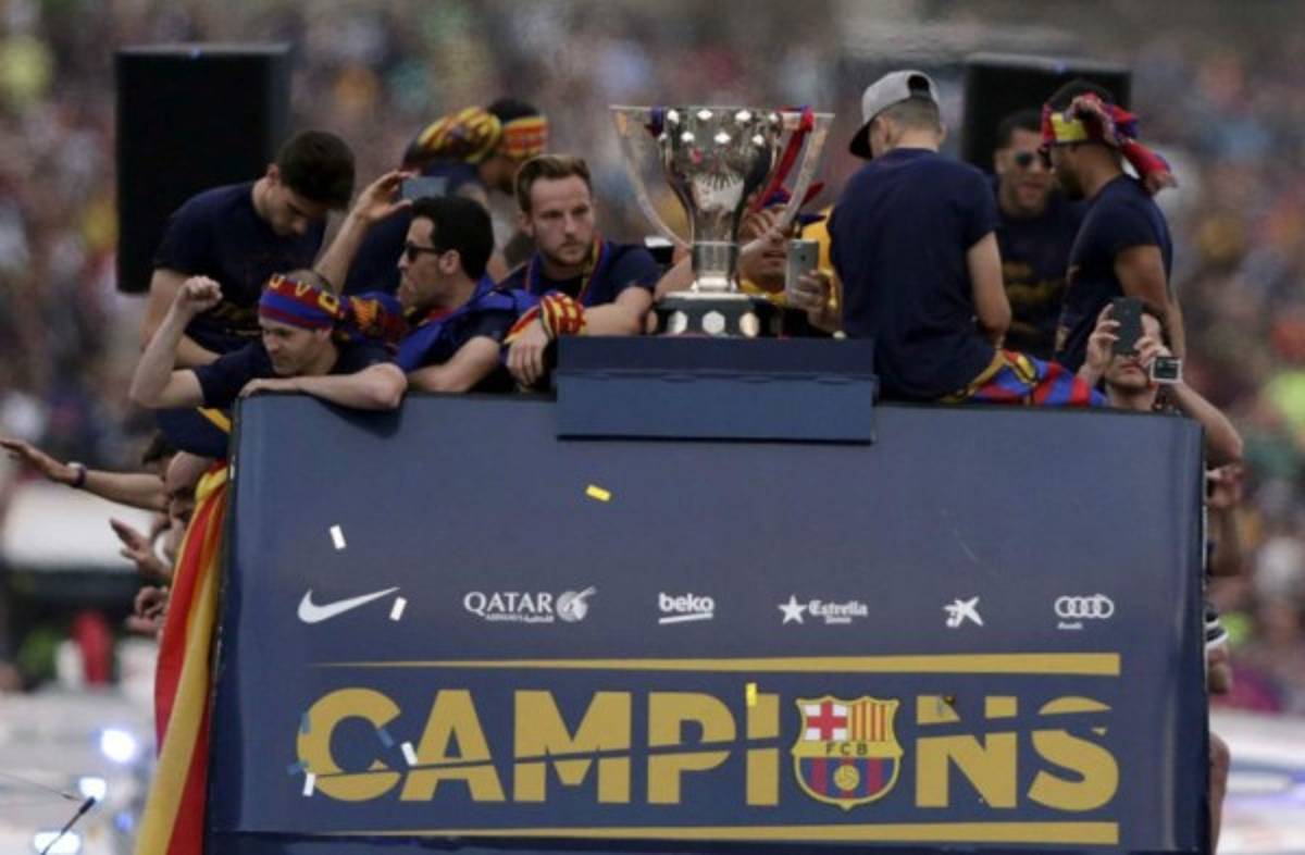 Así fue la celebración de Barcelona con sus aficionados