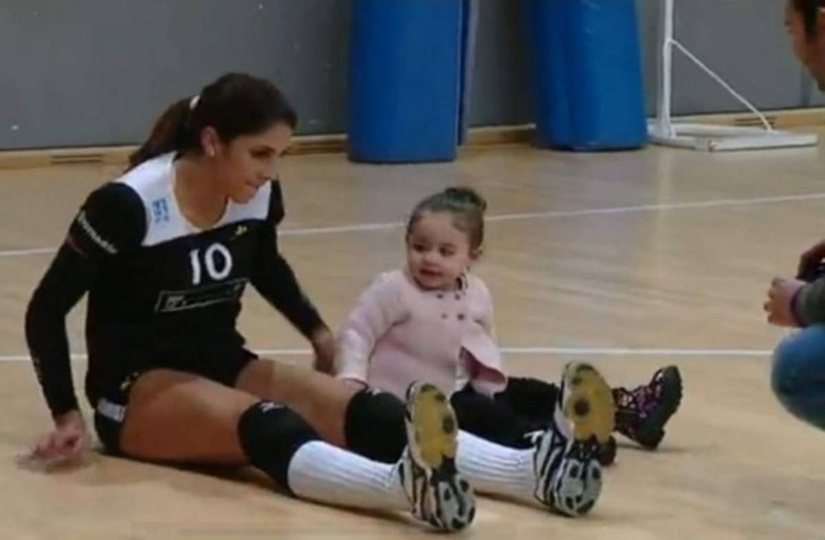 Daniela Ospina, la hermosa esposa de James Rodríguez, debutó en Voleibol en España