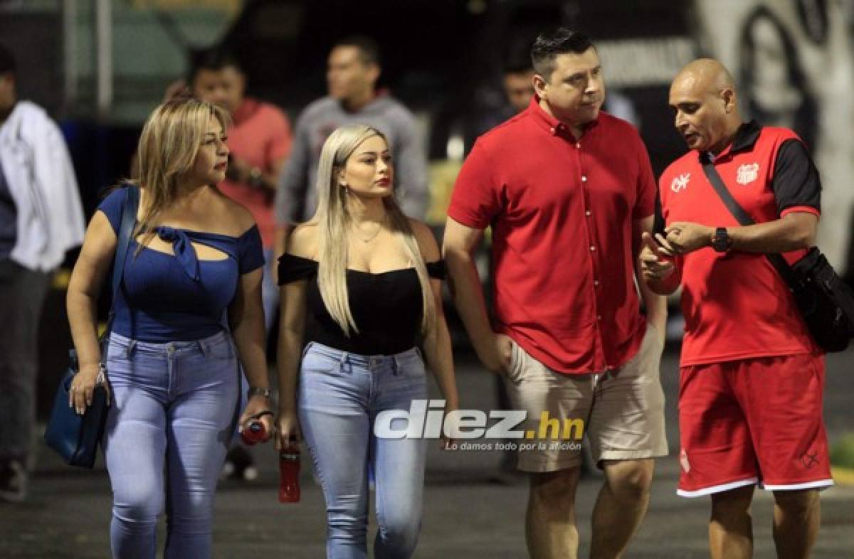 ¿Quién es? La preciosa rubia que se paseó por el Nacional durante el Motagua - Vida