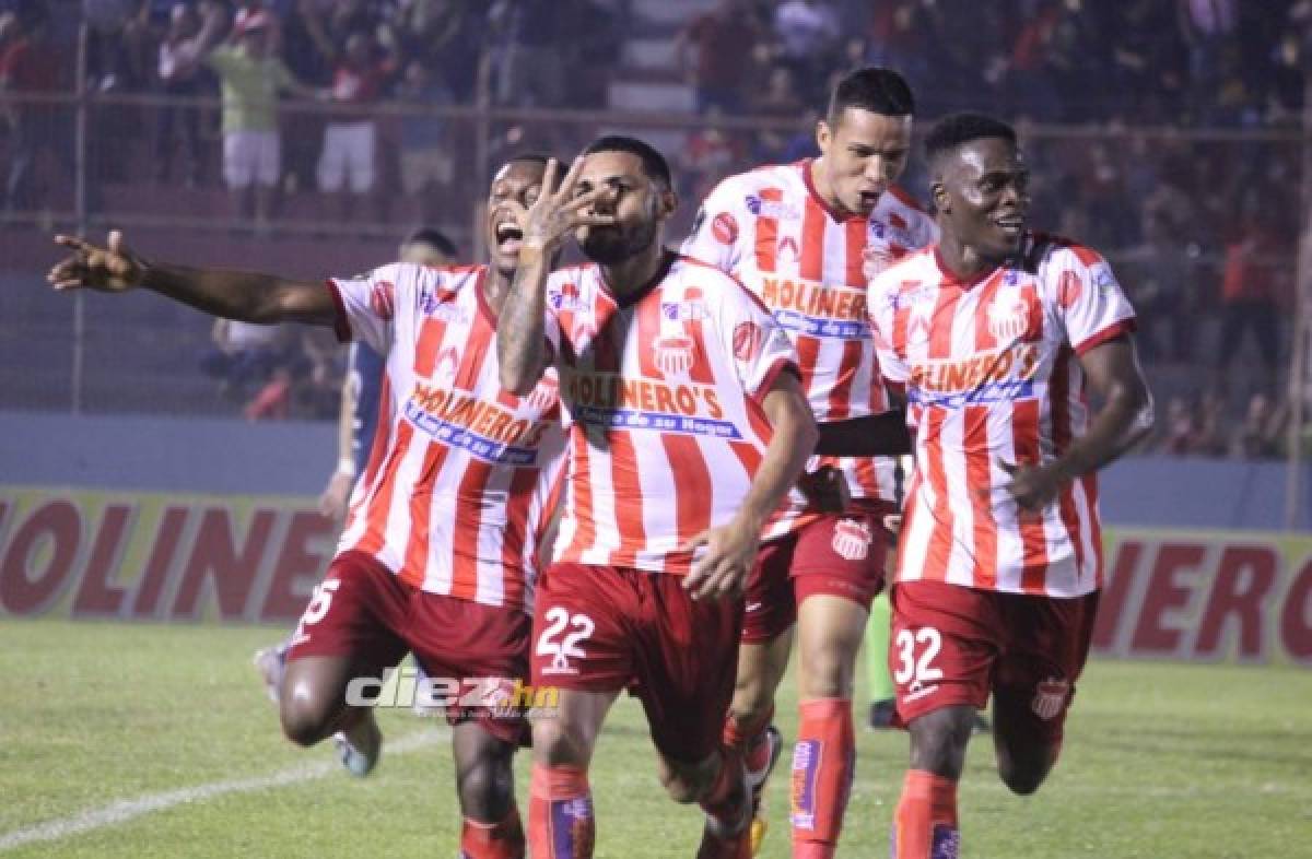 Las preciosas aficionadas del Vida y así fue captado Diego en la derrota del Motagua