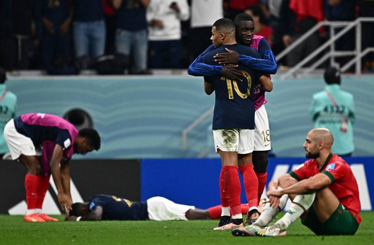 El tremendo gesto de Mbappé, Hakimi y Ziyech destrozados; el que fue sacado del estadio y el festejo del presidente de Francia