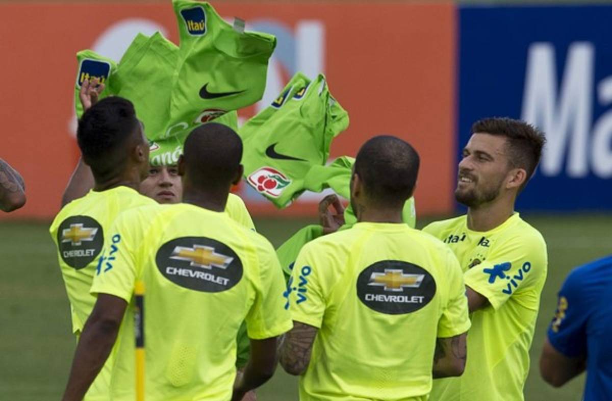 Así fue el primer entrenamiento de Neymar con Brasil de cara al juego ante Uruguay