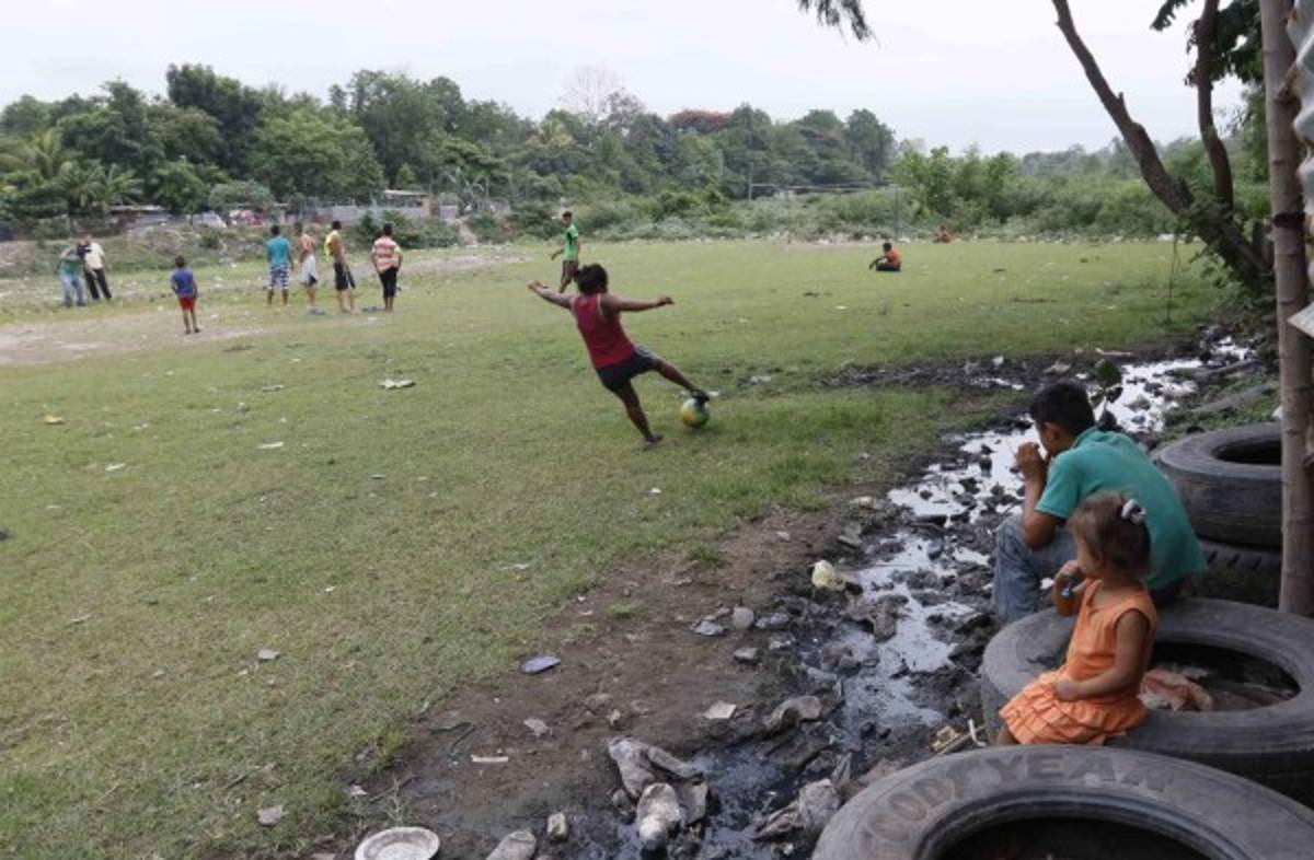 FOTOS: Así es un partido en un bordo de Honduras
