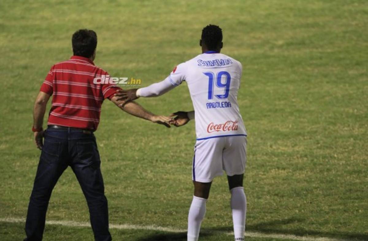 Rostros desencajados en Marathón, el consuelo de Yustin Arboleda y la bronca de Denovan