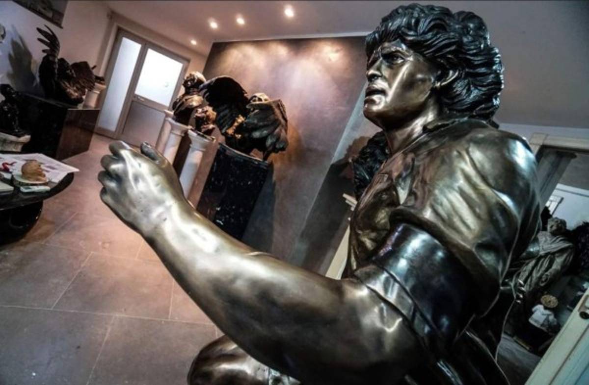¡De bronce para que sea eterna! Así es la hermosa estatua de Diego Maradona en Napolés