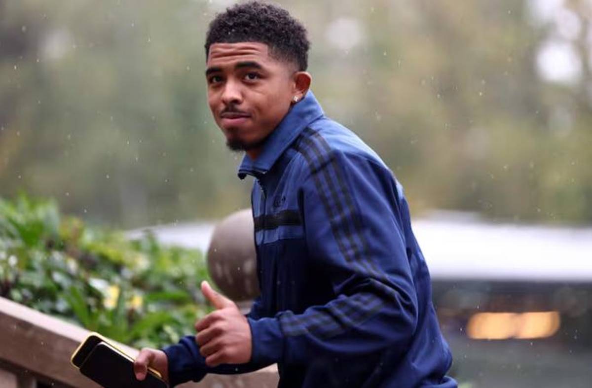 Misterio en Francia: el jugador que llegó encapuchado a la concentración y así se presentó Koundé