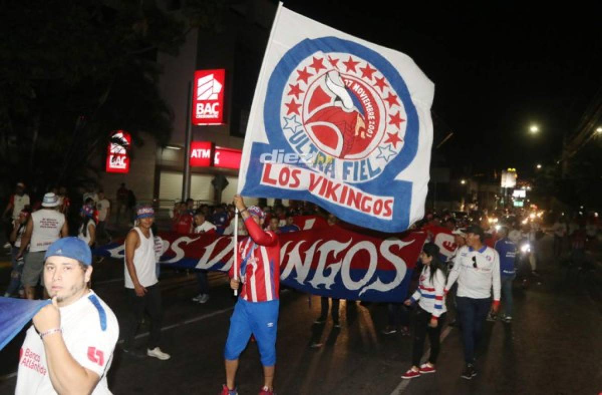 Afición de Olimpia armó un carnaval en las calles de Tegucigalpa festejando la 31