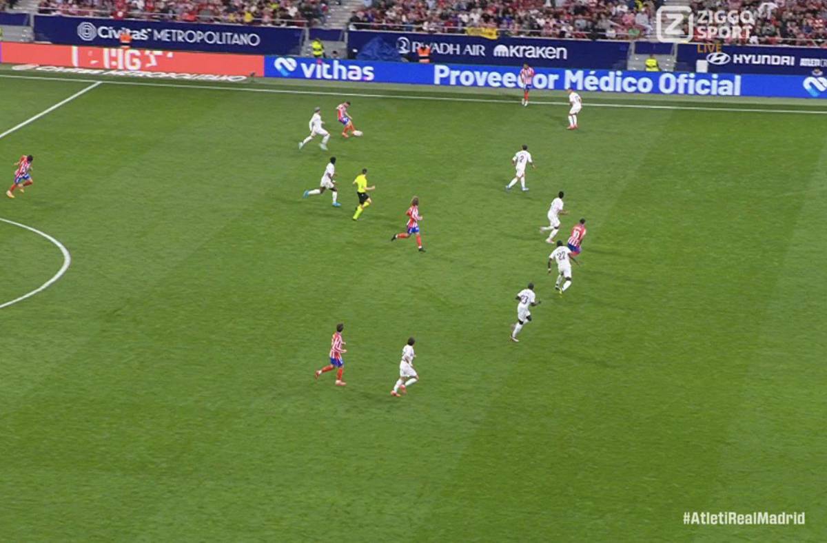 La bronca de Vinicius, revelan los objetos que tiraron a Courtois y la tristeza de Bellingham tras el Atlético - Real Madrid