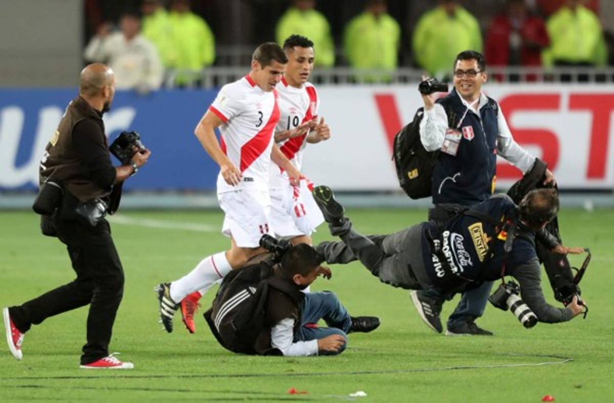 ¡UNA LOCURA! Así festejó Perú su regreso a un Mundial de Fútbol