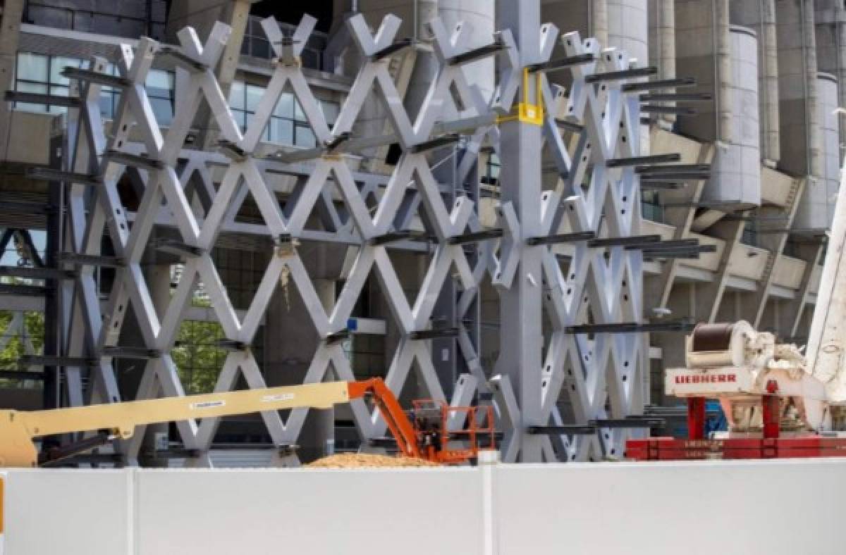 Así siguen las obras para el nuevo Santiago Bernabéu: La cubierta del estadio, en septiembre