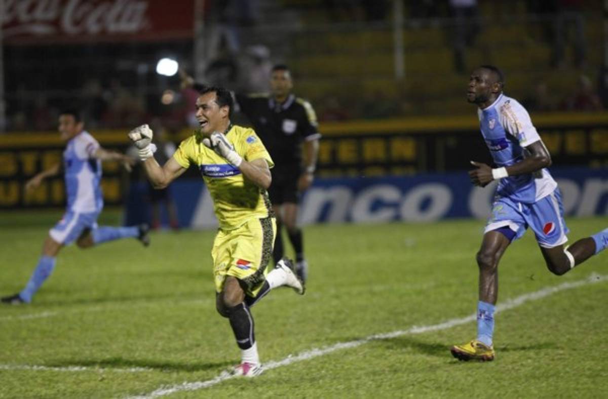 Estos son los grandes porteros que también son goleadores