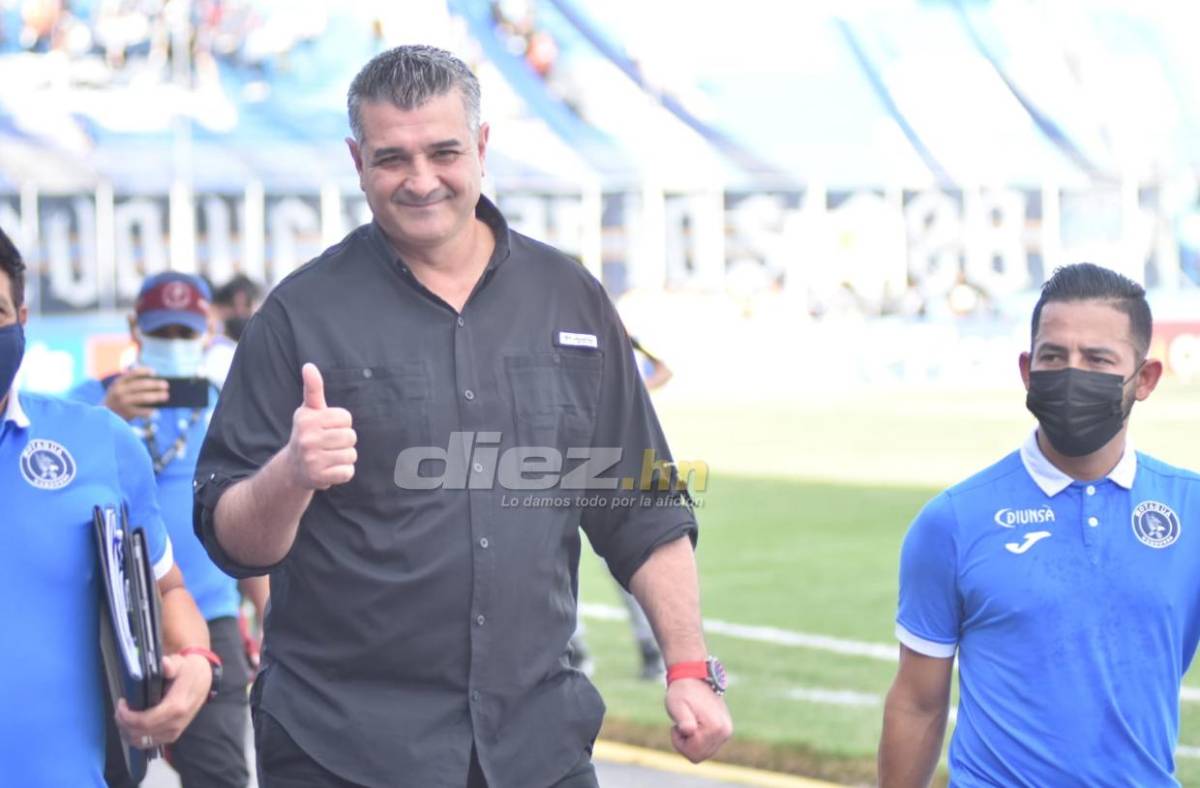 No pudo contener las lágrimas: Diego Vázquez llora y así fue captado en su último día como entrenador de Motagua