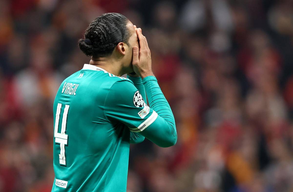 El penal milagroso del Barcelona y futbolista se rompe; lo sacaron del partido tras recibir tres goles en 15 minutos