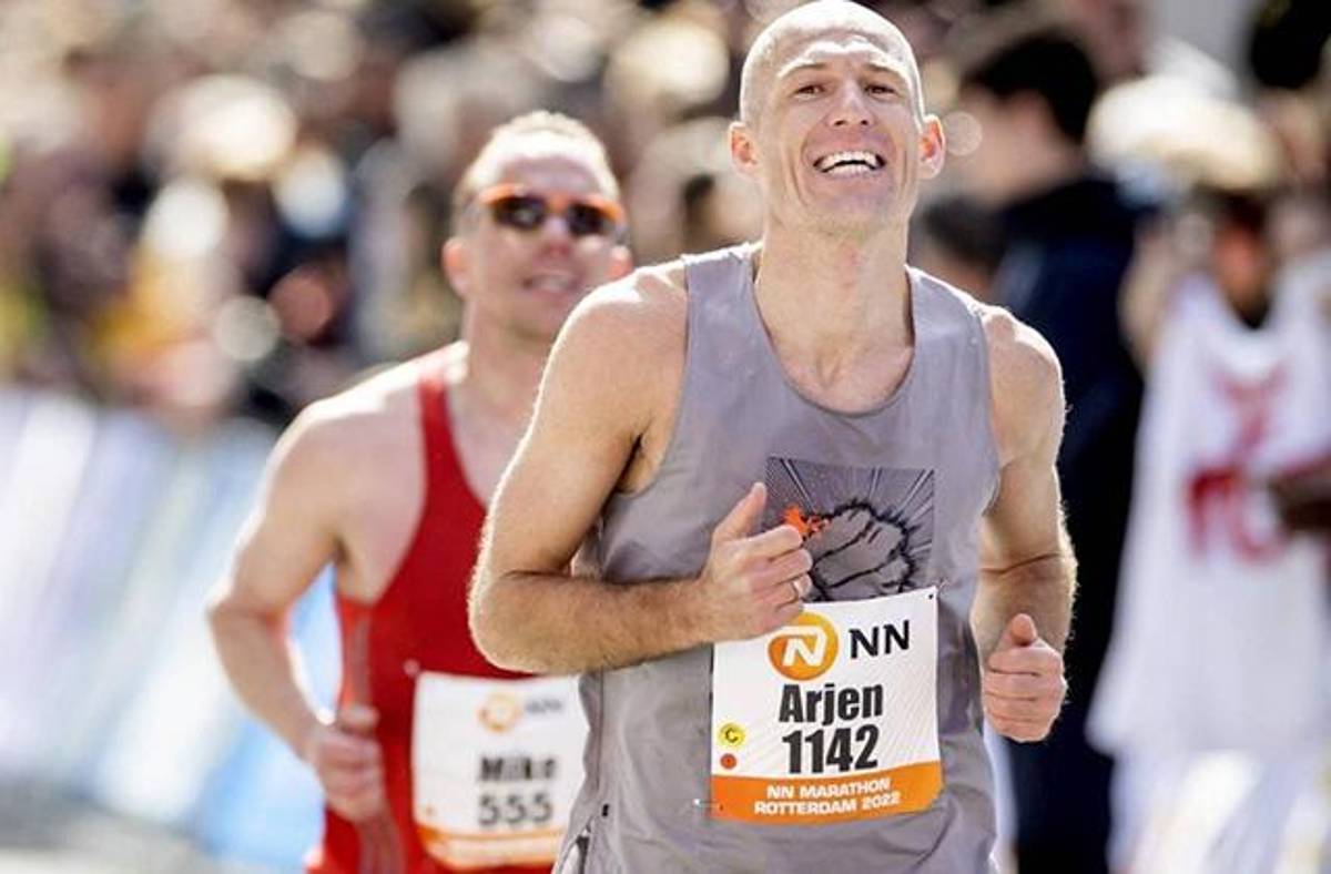 El brutal físico y nuevo deporte de Arjen Robben tras el retiro: 42 kilómetros en más de tres horas