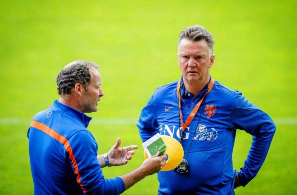 Van Gaal avala a Luis Enríque como técnico del Barcelona