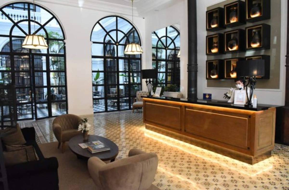 ¡De lujo! Ronaldinho pasa su noveno día en 'celda de oro' en Paraguay