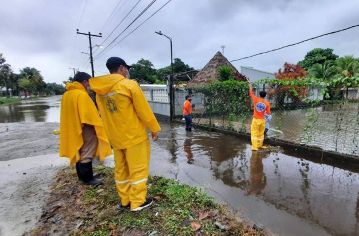 Huracán ETA: Comienzan a evacuar personas en zonas de alto riesgo en Honduras