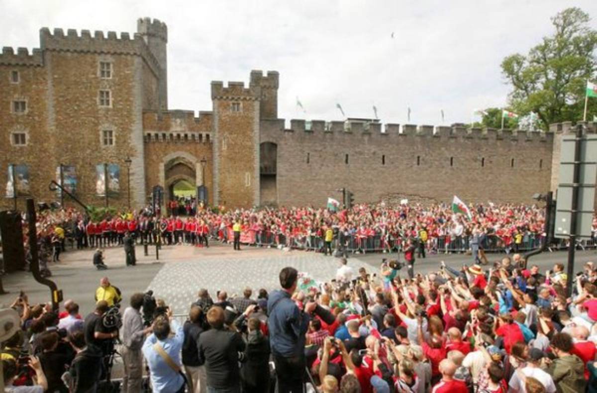 El impresionante recibimiento a Gales tras su gran Eurocopa