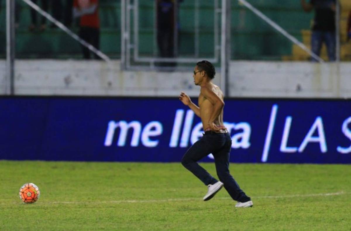 Las fotos más polémicas de los incidentes en el clásico sampedrano y capitalino