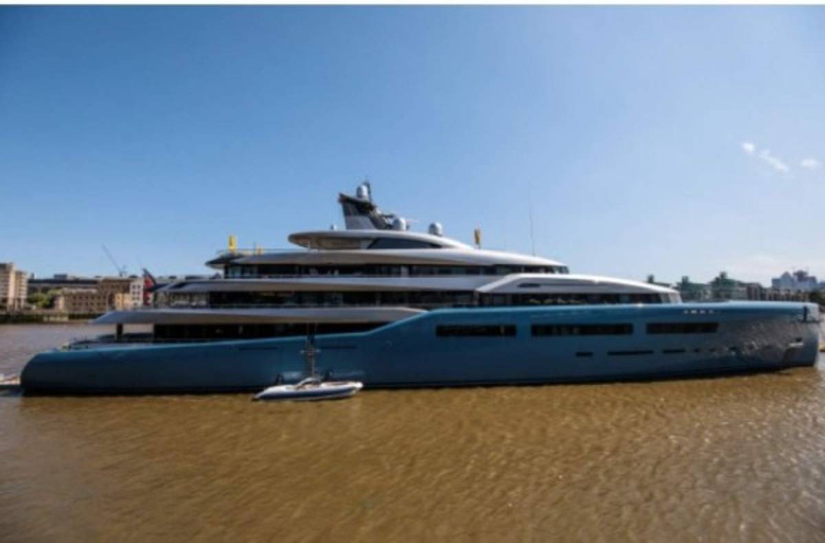 Increíble: El superyate del multimillonario dueño del Tottenham que tiene hasta cancha de tenis