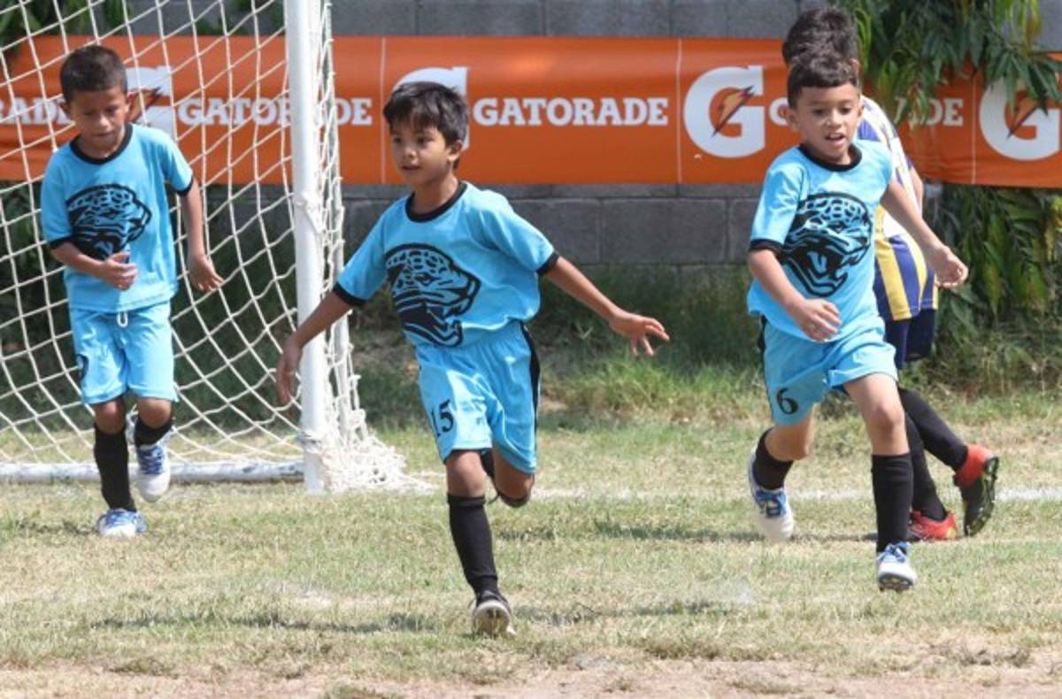Pequeños derrocharon talento en el Soccer Festival en La Lima