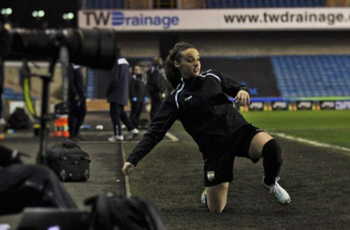 ¡Le filtraron fotos íntimas! La dura pesadilla que vivió Leigh Nicol: 'Ahora entiendo por qué la gente se suicida'