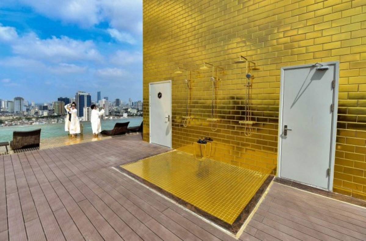 ¡De lujo! Así es el primer hotel del mundo completamente bañado en oro de 24 kilates