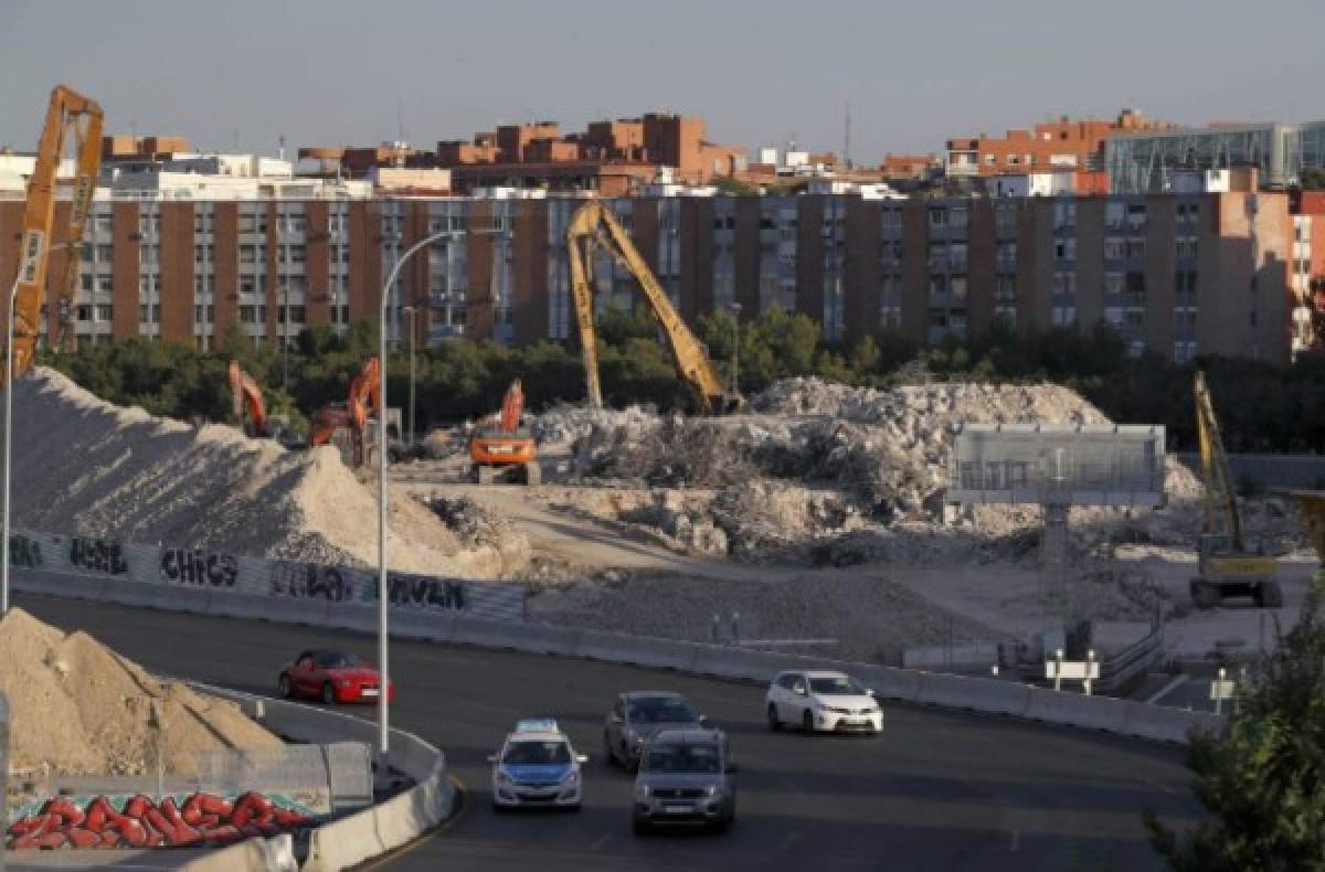 Finaliza la demolición del Vicente Calderón: así luce ahora tras el derribo de la última grada