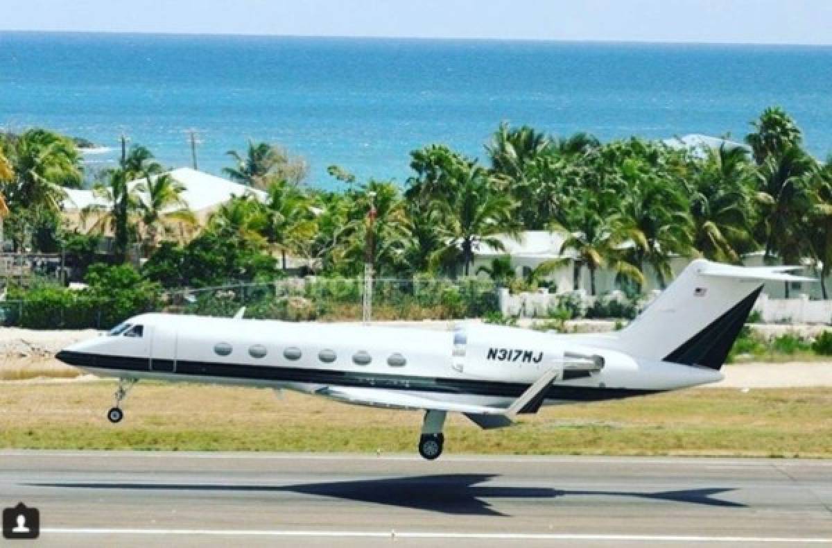 ¡QUÉ LUJO! El espectacular avión que compró Alex Rodríguez para pasear con Jennifer Lopez