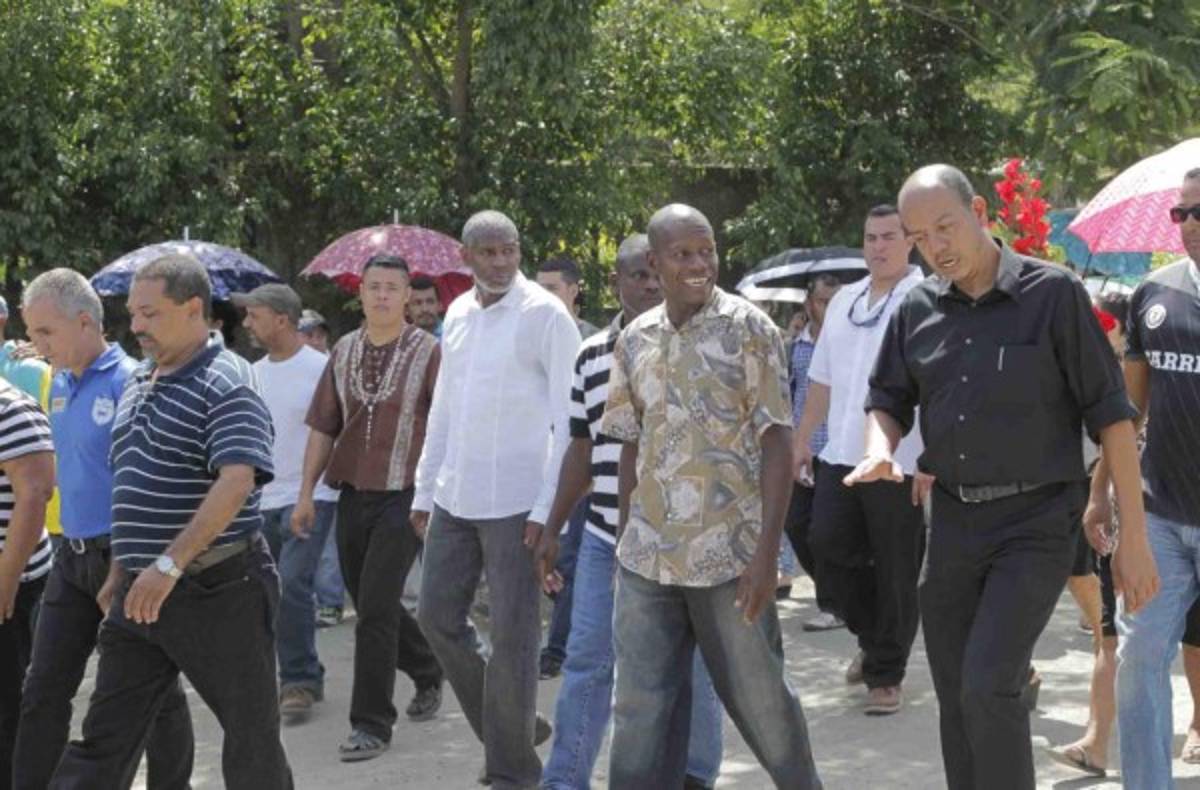 Multitudinario adiós a Enrique Reneau en su natal Jutiapa