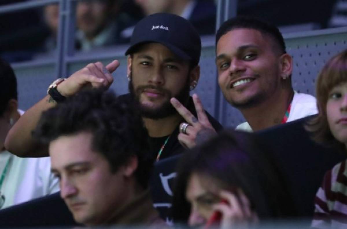 ¿Barcelona? Neymar es 'cazado' en la Copa Davis junto a Piqué y Jordi Alba