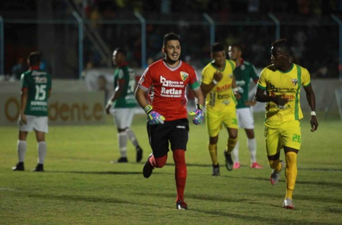 Estos son los grandes porteros que también son goleadores