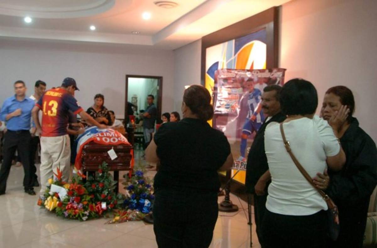 Desconsolada y sin resignación, así sufre madre de Arnold Peralta