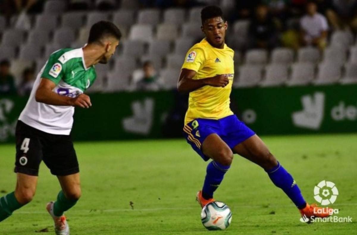 FOTOS: Titular y gol anulado, así fue el debut de Choco Lozano con el Cádiz