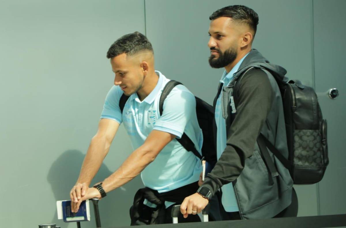 Los dos pelones en la Selección de Honduras tras el debut en las eliminatorias; la Bicolor viajó rumbo a Bermudas