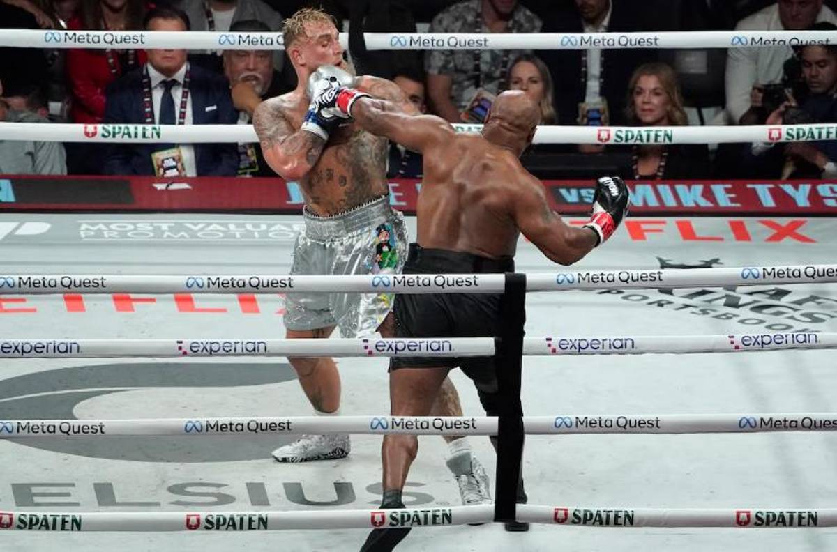 Así fue el triste regreso de Mike Tyson al boxeo: molido a golpes por Jake Paul y el gesto de su rival antes de terminar la pelea