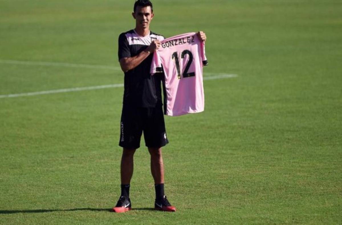 'Pipo” González aún no puede debutar con el Palermo por una lesión