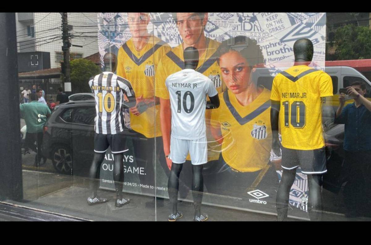 Neymar revoluciona Brasil: llegó en helicóptero, su problema en la firma y ¿por qué tiene el dorsal 11 y 10 en la camiseta de Santos?